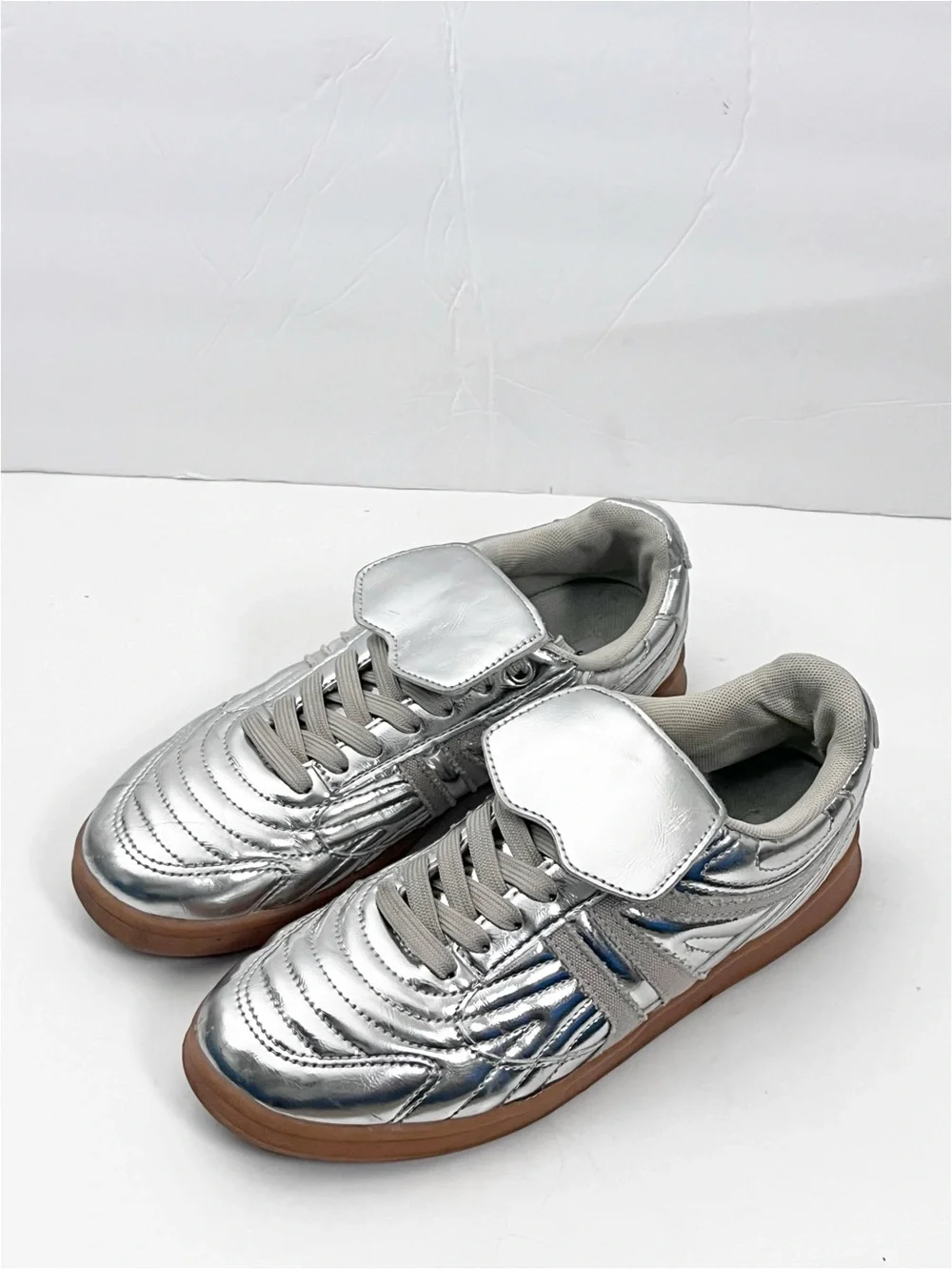 STEVE MADDEN Madrid Silver Metallic Lace Up Sneakers Shoes Size 7.5 Retro Casual
